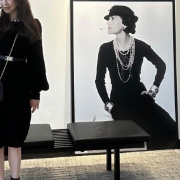 Chanel 100% Silk square scarf. - Picture 5 of 14